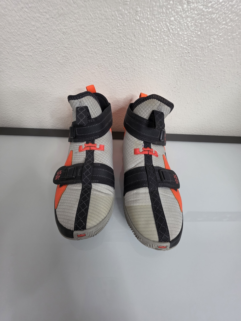Nike LeBron Soldier 13 FlyEase GS Grey Crimson Shoes CJ1317-066 Size 6Y - Picture 2 of 12